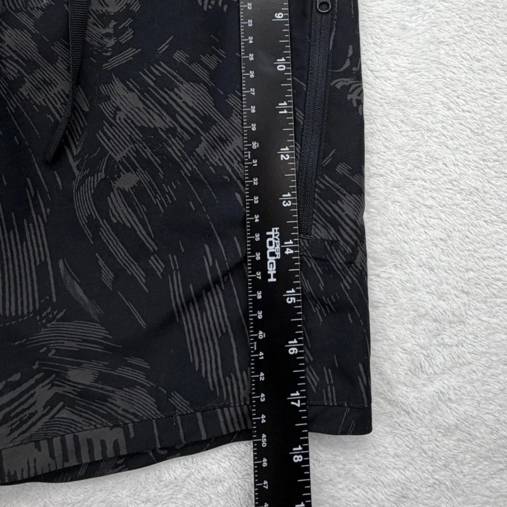 Under Armour HeatGear Board Shorts Mens 29 Abstract Print Swim Trunks